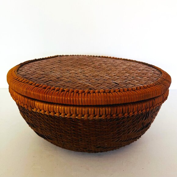 Woven Rattan Round 10.25" D Wicker Basket Round Brown with Flat Top Lid Boho - Picture 1 of 15